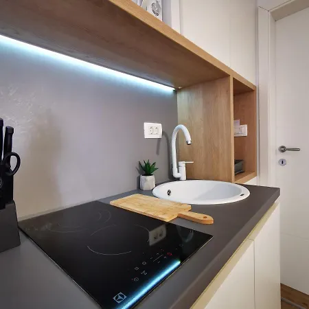 Modern In The Center Apartment Split