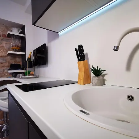 Modern In The Center Apartment
